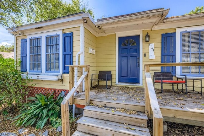 Photo - 1705 Kerr St