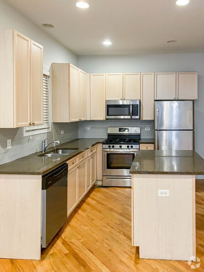 Building Photo - 2732 N Wayne Ave Unit 2732-1 Rental
