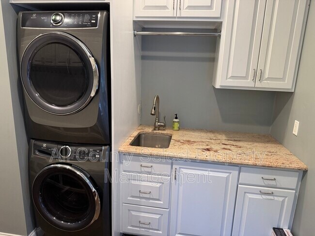 Photo - 8 Azalea Way