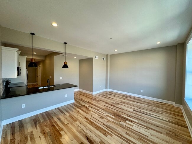 Photo - 116 S Main St Unidad 312