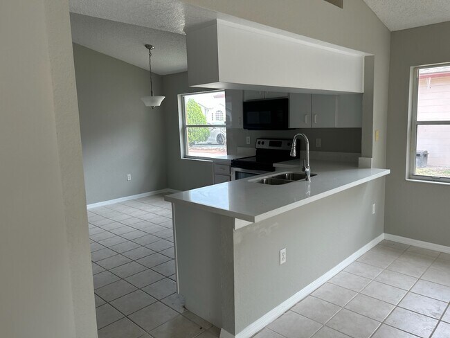 Photo - 57 St Kitts Cir
