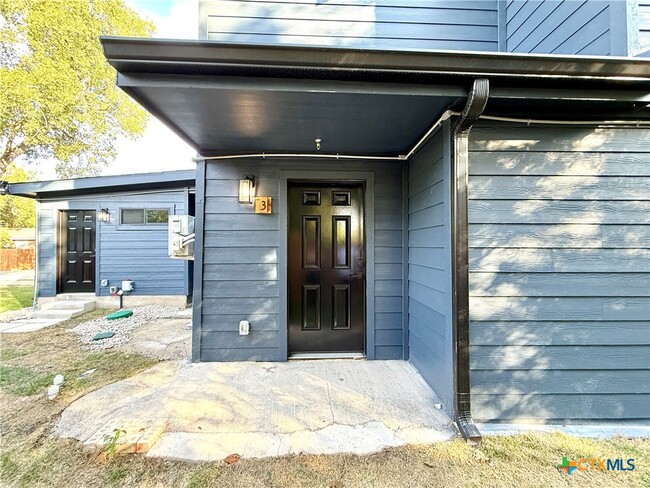 Building Photo - 2204 W San Antonio St Unit 3