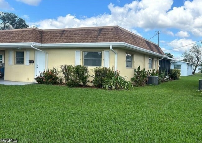 Building Photo - 2213 Gardenia Way