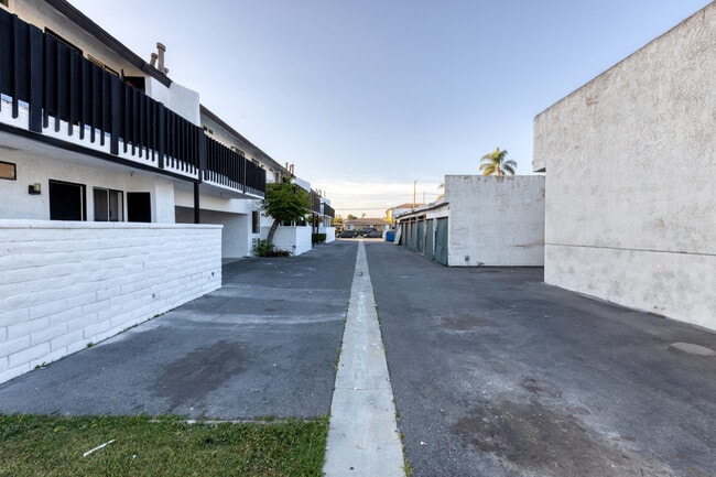 Photo - 3296 Franklin Ave Unit #8