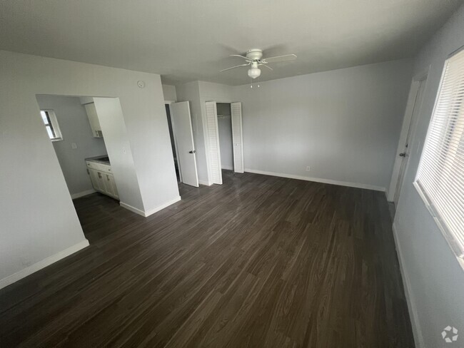 Building Photo - 1150 W Blue Heron Blvd Unit 1 Rental