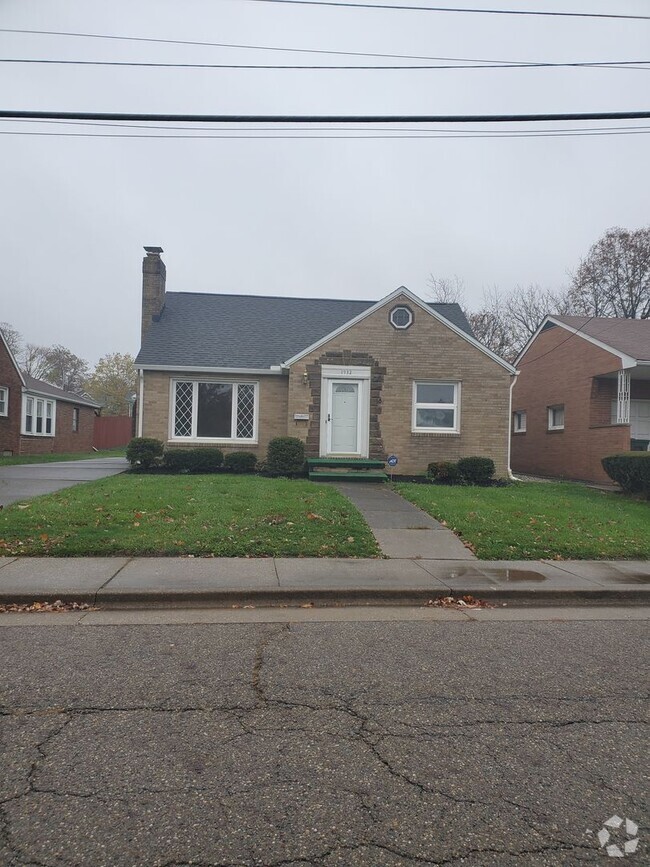 Building Photo - 3 Bed House in Northeast Canton