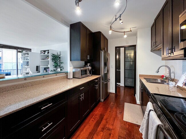 Photo - 1400 N State Pkwy Unit 16B