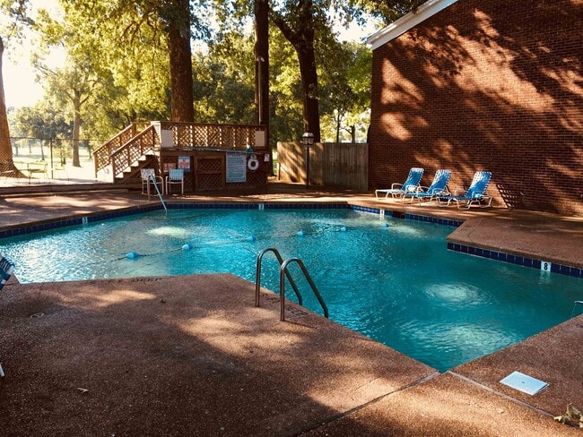 Building Photo - 443 N Highland St