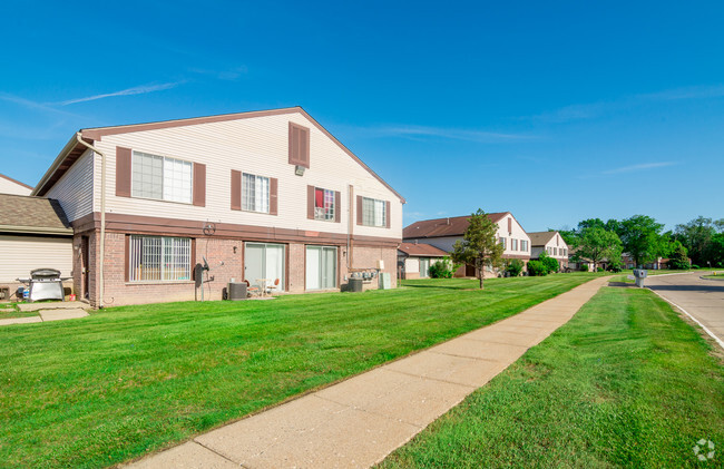 Building Photo - Farmbrooke Manor Rental