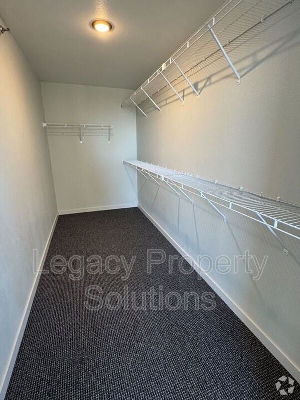 Building Photo - 208 E Greenfield Ln Rental