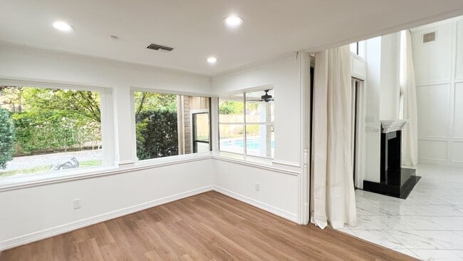 Photo - 372 Robbins Dr