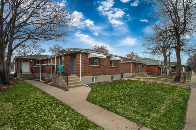 Spacious 4BR with bonus space and a 2 car ... - Spacious 4BR with bonus space and a 2 car ... Casa