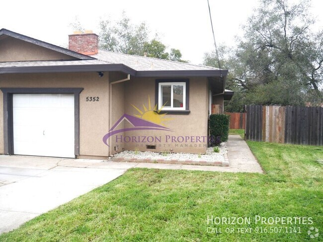 Building Photo - 3 Bed 1 Bath 1,006 sqft Duplex in Fair Oaks Rental