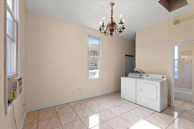 Photo - 2 bedroom in Chicago IL 60607 Unidad 2