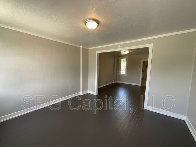 Photo - 715 Vander Ave