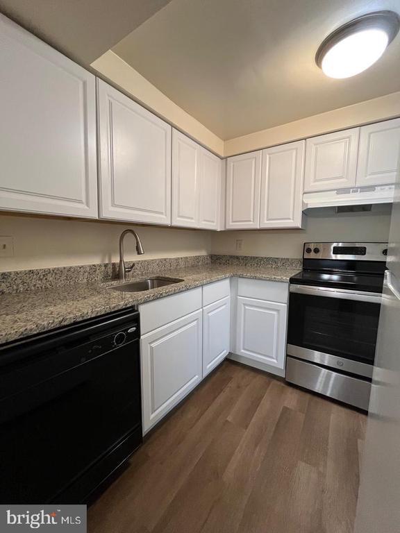 Photo - 8806 Walutes Cir