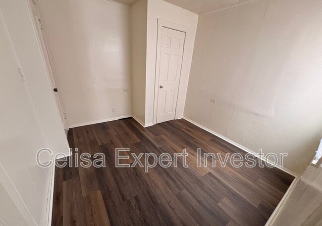 Photo - 5506 Webster St