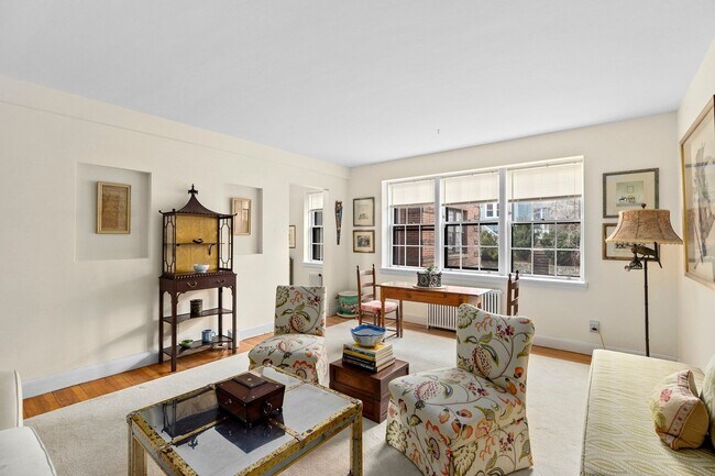 Photo - VERY NICE BRIGHTON ONE BED!!!