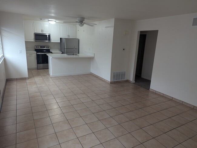 Building Photo - 72502 Edgehill Dr Unit #1