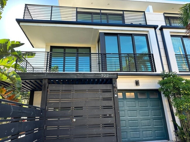 722 NE 15th Ave