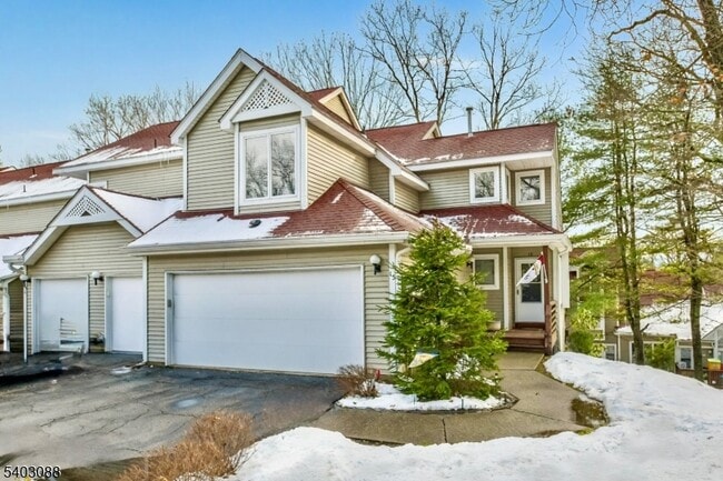 Building Photo - 15 Heritage Ct