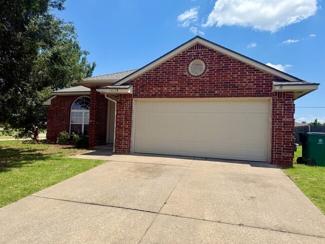 Building Photo - Edmond 3 Bed 2 Bath Home w/ Storm Shelter!