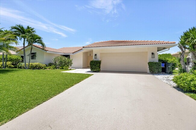 Photo - 902 Foxpointe Cir
