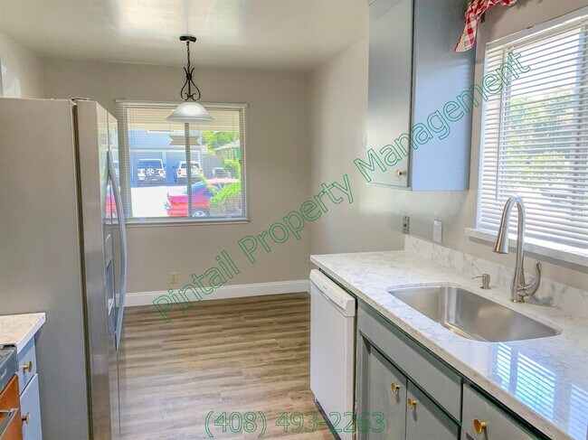 Photo - 817 Harrison St