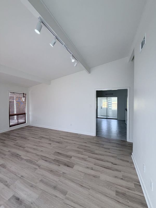 Photo - 5136 Warfield Dr