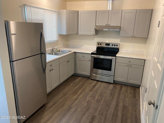 Photo - 3325 E Blacklidge Dr