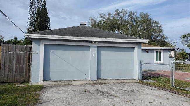 Building Photo - 2124 Scott St Unit EFFICIENCY Rental