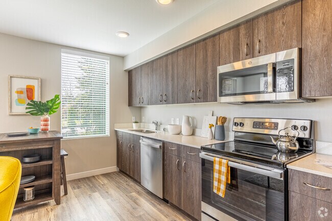 1BR, 1BA - 775SF