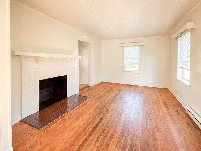 3415 Danbury Rd