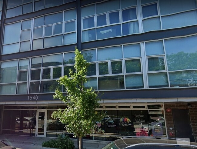 Building Photo - 1540 W Fullerton Ave Rental