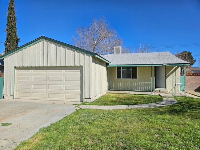 Photo - 45442-45412 12 St E