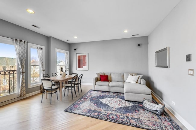 Photo - 2627 W Belmont Ave Unit 3