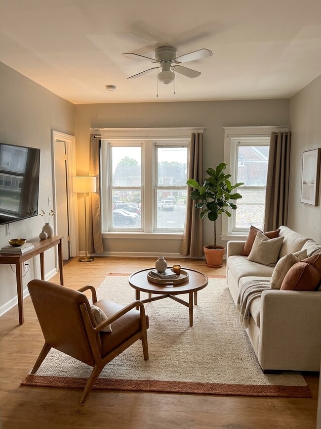 Photo - 243 Niagara St Unit 2