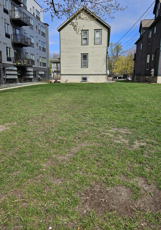 Large Shared Back Yard - 588 Selby Ave Unidad 588 Selby #2