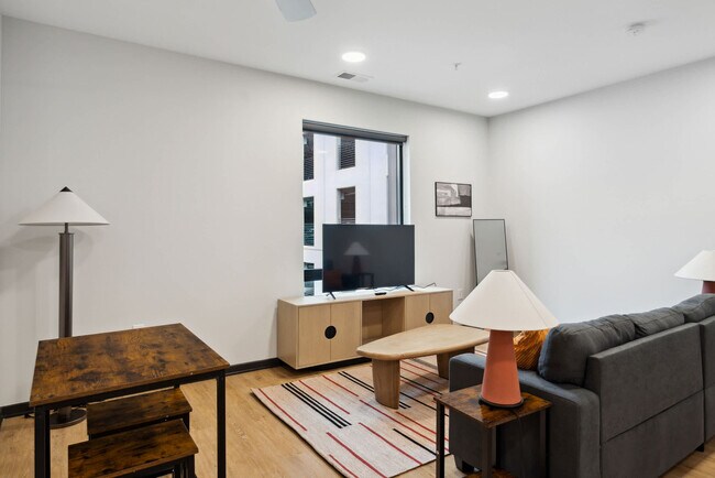 Photo - 423 E Michigan St Unit ID1032108P