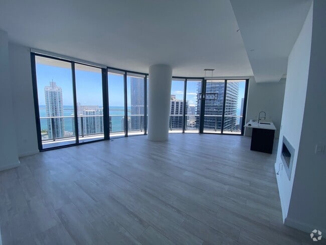 Building Photo - 45 SW 9th St Unit # 4503 Rental