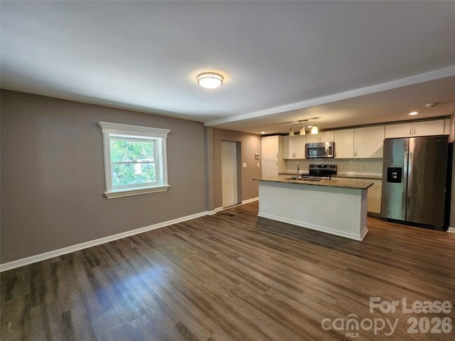 Photo - 573 Faith Dr SW