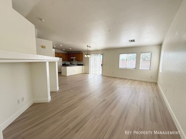 Photo - 5718 Royal Sands St