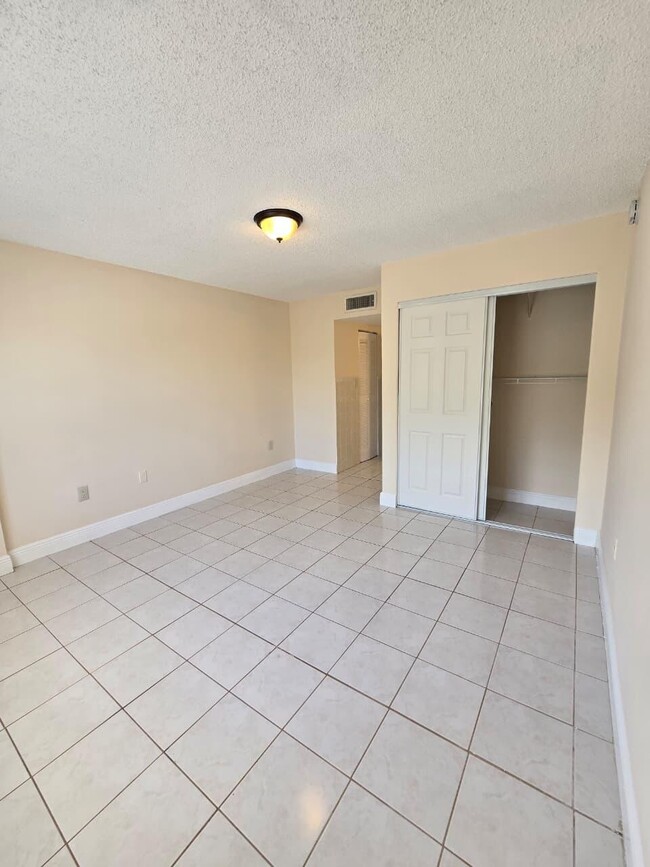 Photo - 4304 NW 9th Ave Unit 1-3b