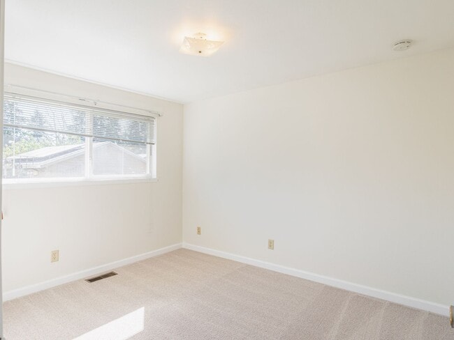 Photo - 3 bedroom 2 bathroom Auburn Home!