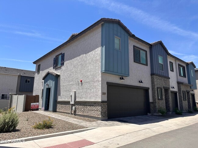 Photo - 2819 W Red Fox Rd