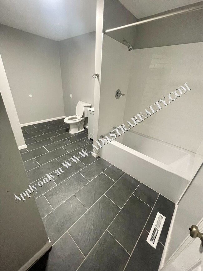 Photo - 4904 NE 44th Terrace