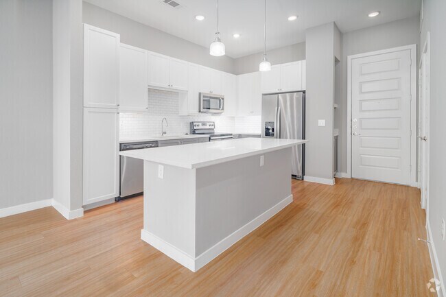 1BR, 1BA - 653SF - Kitchen - Southline