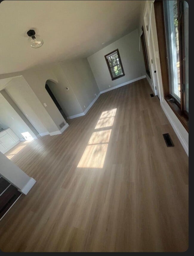 Photo - 831 Brown St