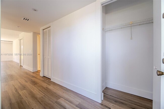 Photo - 370 Racquet Club Rd Unit 101