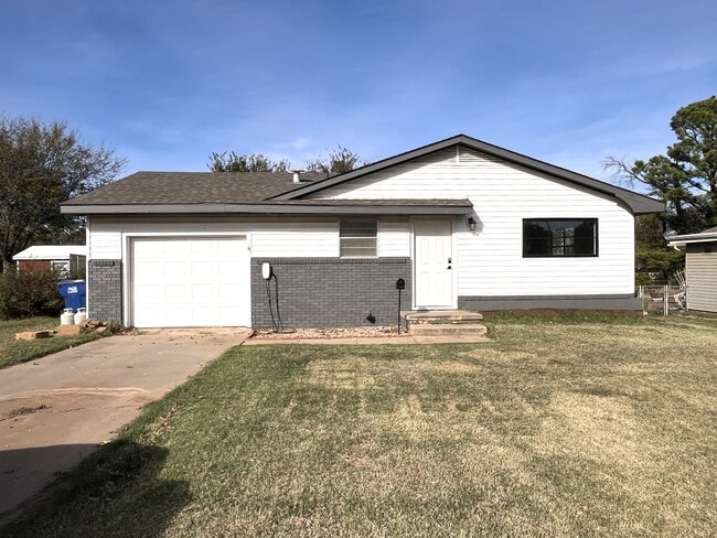 Building Photo - 1618 E 3rd Ave